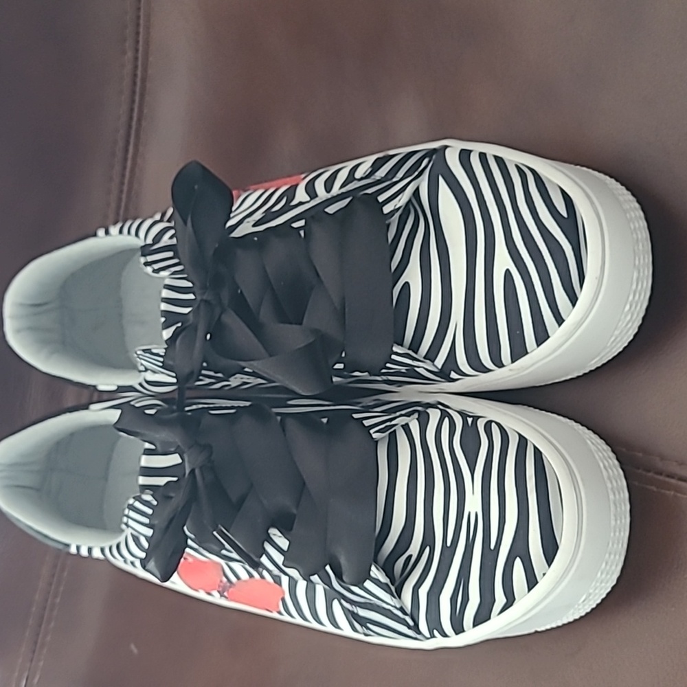 Adorable chula sneaker